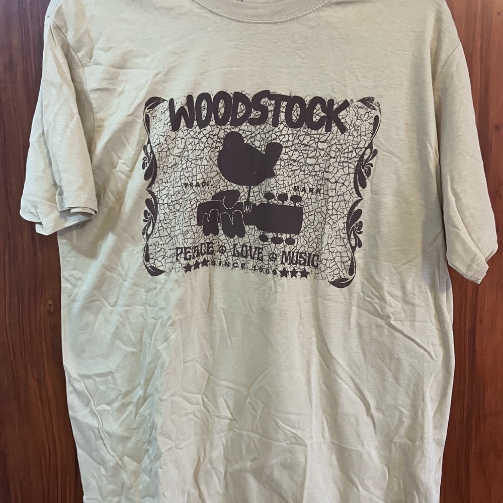 Woodstock Graphic Men's T-Shirt - Cream size L. NWOT.